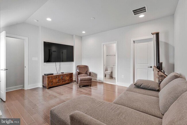 Building Photo - 14803 Retreat Blvd