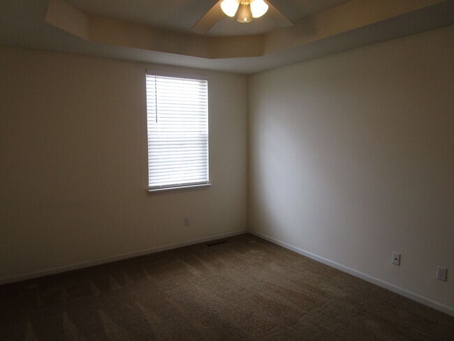 Building Photo - 5004-5006-5006 Betty Jean Way