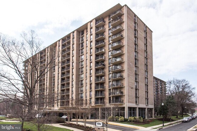 Building Photo - 4600 S Four Mile Run Dr