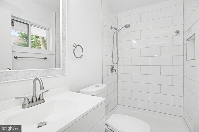 Building Photo - 312 E Gordon St