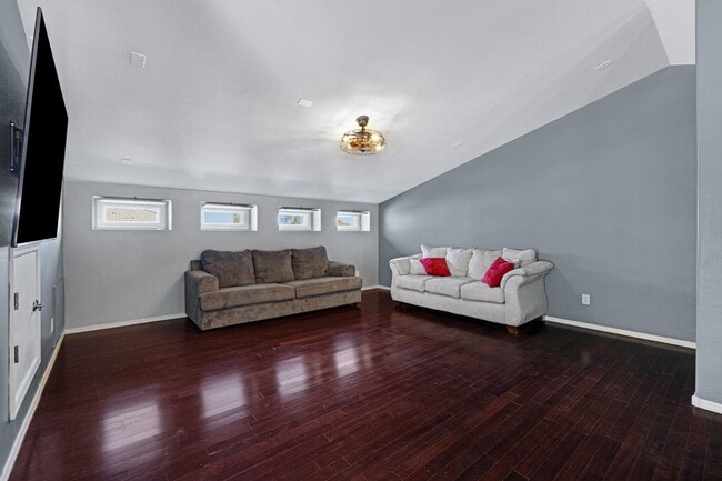 Building Photo - Modern Tri-Level Townhome in Copper Leaf C...