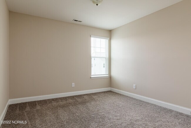 Building Photo - 290 Brentmoor Dr