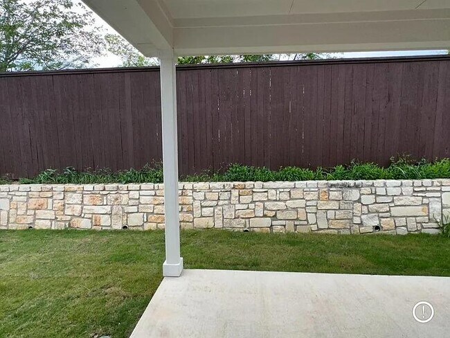 Building Photo - 15702 Ellinger Dr