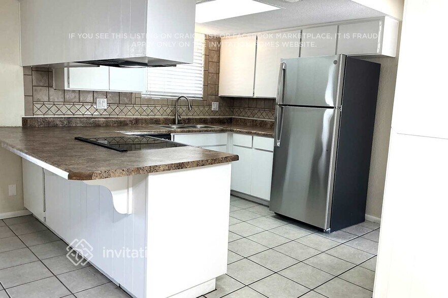 Building Photo - 208 W McLellan Rd