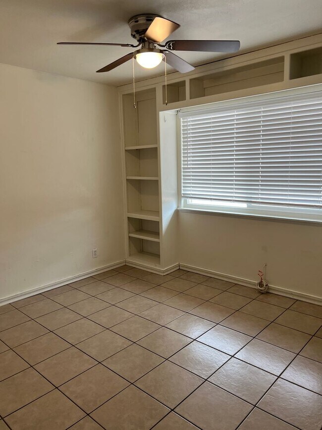 Building Photo - Cute 3 Bedroom Home