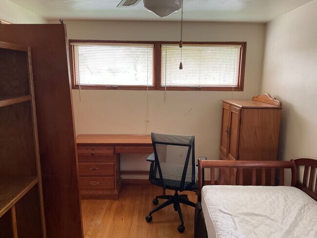 Building Photo - Private Split-Level 3bed 1.5 bath Retreat ...