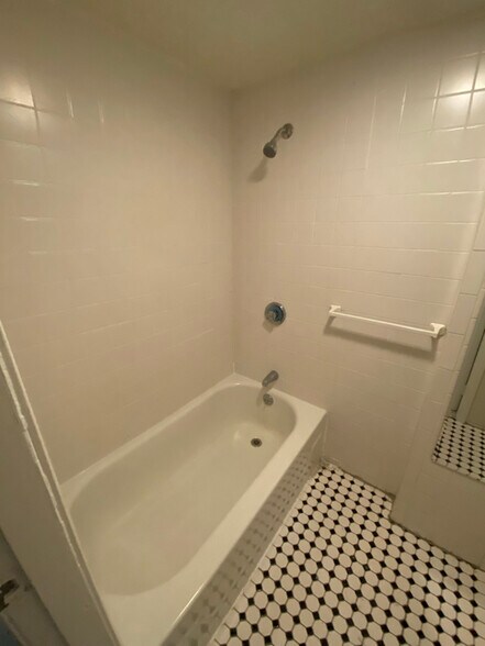 Building Photo - 56 Mozart St