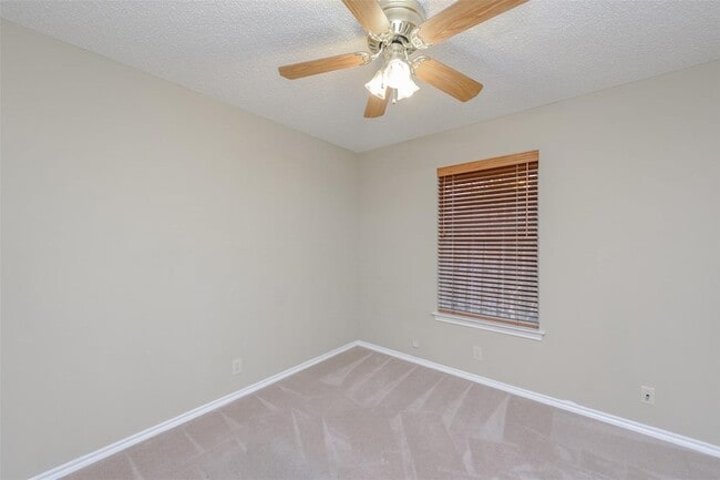 Building Photo - 1902 Lee Dr