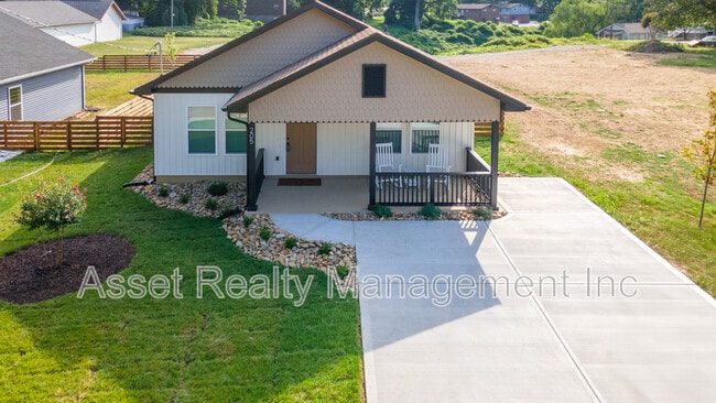 Building Photo - 205 Kingwood Rd