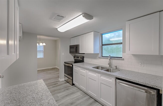 Building Photo - 22311 Warwick Glen Dr