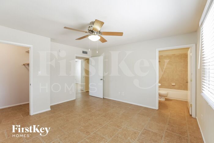 Building Photo - 5715 S Siesta Ln