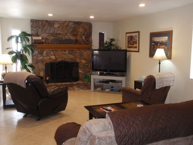 Building Photo - Winter rental with heated pool