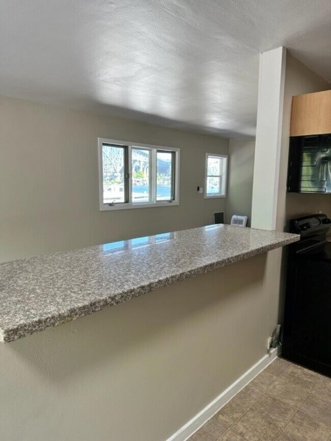 Building Photo - Diamond Marina Apartments - 1 bedroom