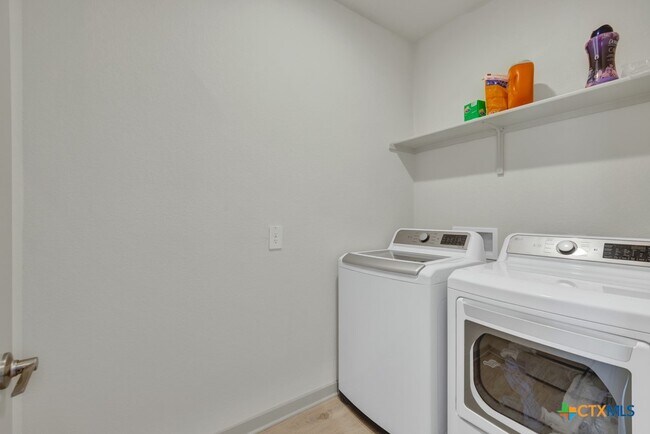 Building Photo - 1312 Plymouth St