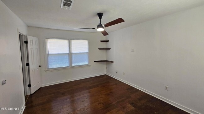 Building Photo - 933 Glastonbury Cir