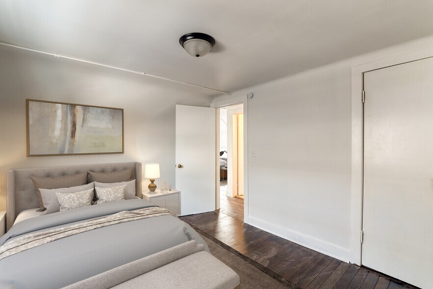 Building Photo - 1610 S Cedar St