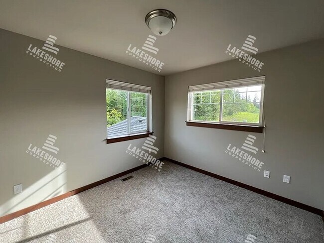 Building Photo - Spacious and Secluded 4 Bed 2 Bath Monroe ...