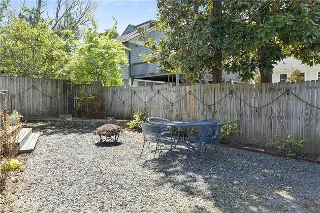 Building Photo - 481 Hill St SE