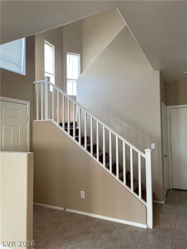 Building Photo - 3753 Hollycroft Dr