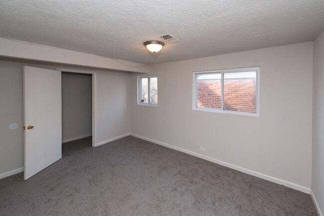 Building Photo - PRICE HILL-NICE 3 BEDROOM 1 BATH RANCH with