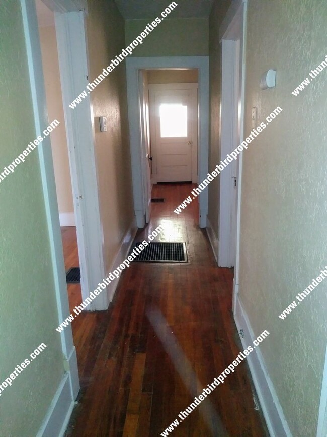 Building Photo - 2 bedroom, 1 bath near CNM and UNM