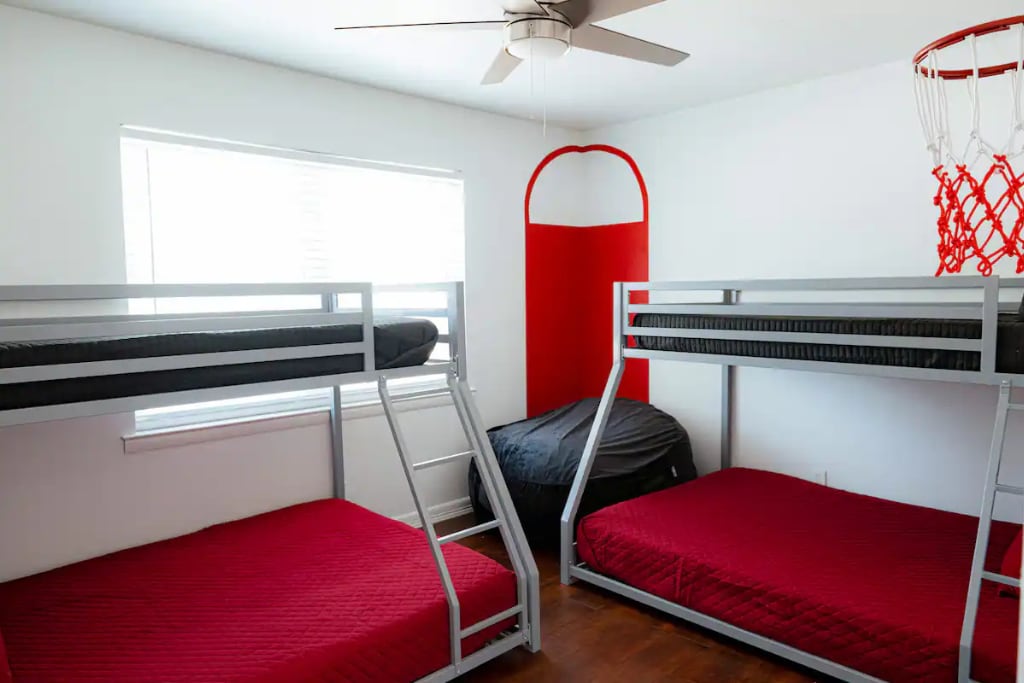 Building Photo - 1011 E Wintergreen Rd