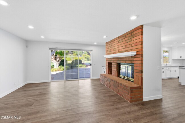 Building Photo - 6945 Via Alba