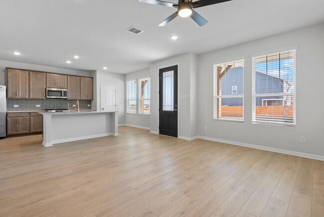 Building Photo - 104 Woodrow Ln