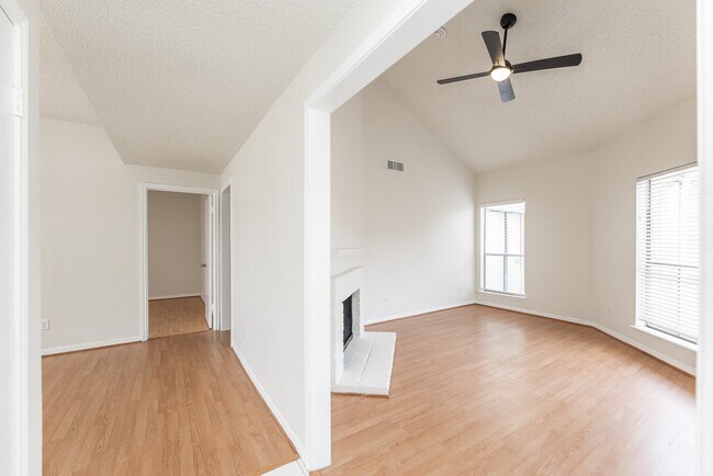 Building Photo - 3742 Thistlemont Dr
