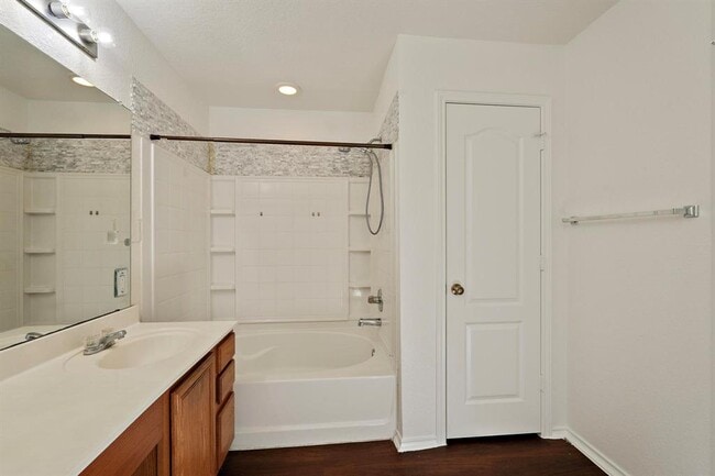 Building Photo - 200 Lexington