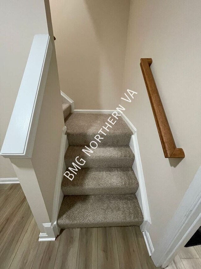 Building Photo - 22525 Maison Carree Square