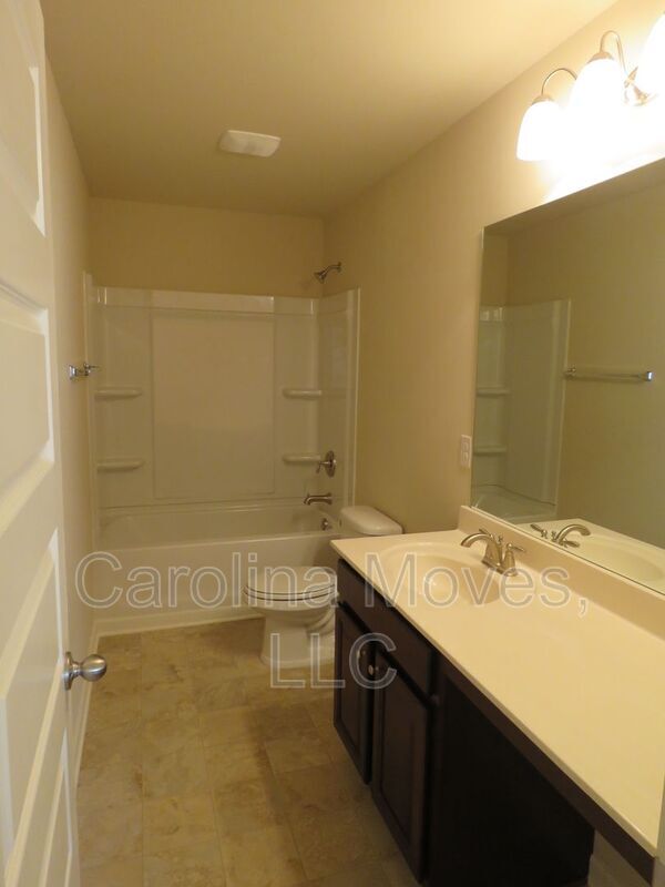 Building Photo - 206 Heatherwood Ln