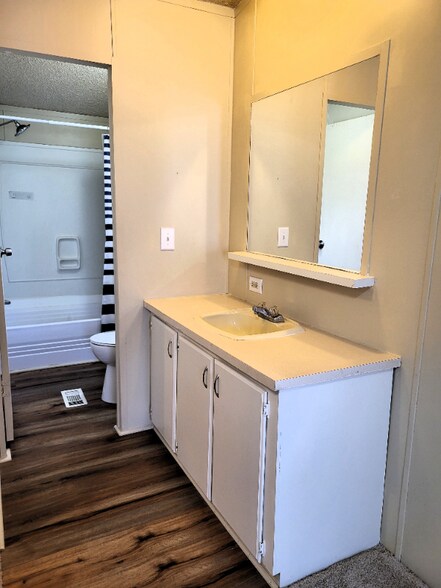 Building Photo - 2500 Mann Rd