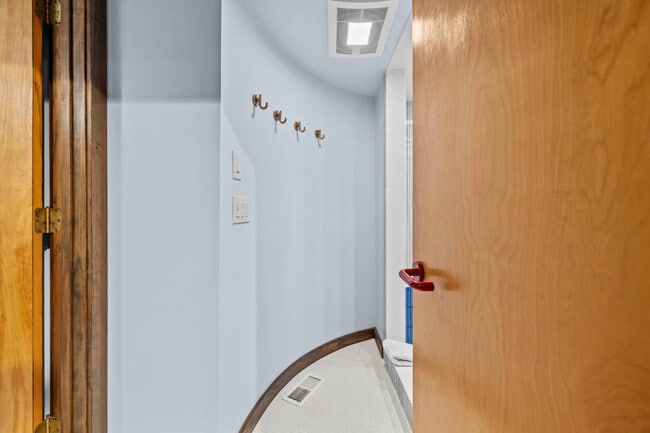 Building Photo - 1816 Bear Spgs Wy