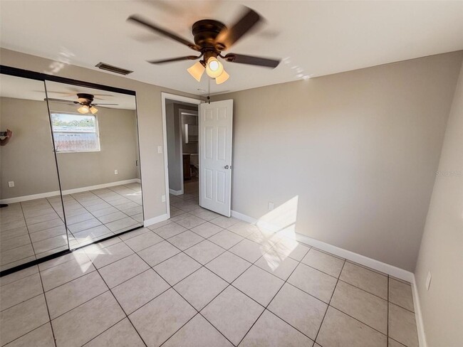 Building Photo - 818 Bayview Dr