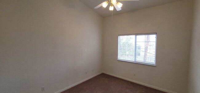 Building Photo - Beautiful Condo in Gated Community with Pool & Spa!