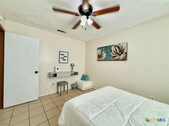 Building Photo - 907 Haynes Dr