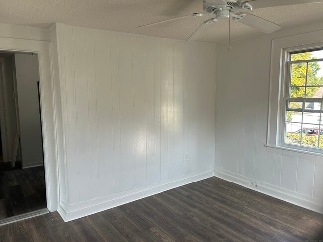 Building Photo - 121 Pleasant St