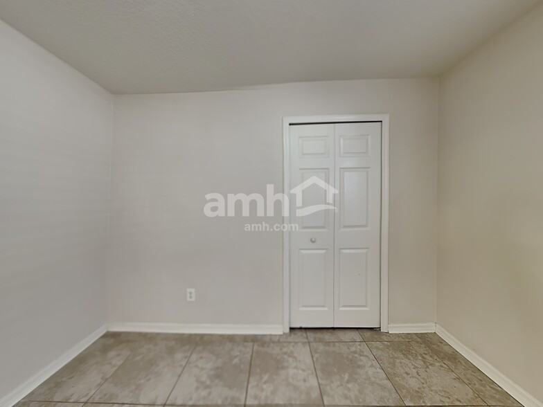 Building Photo - 6803 Summer Cove Dr
