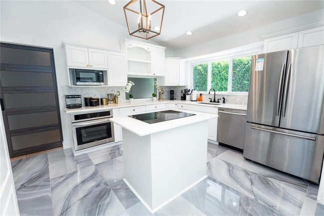 Building Photo - 222 N Tradewinds Ave