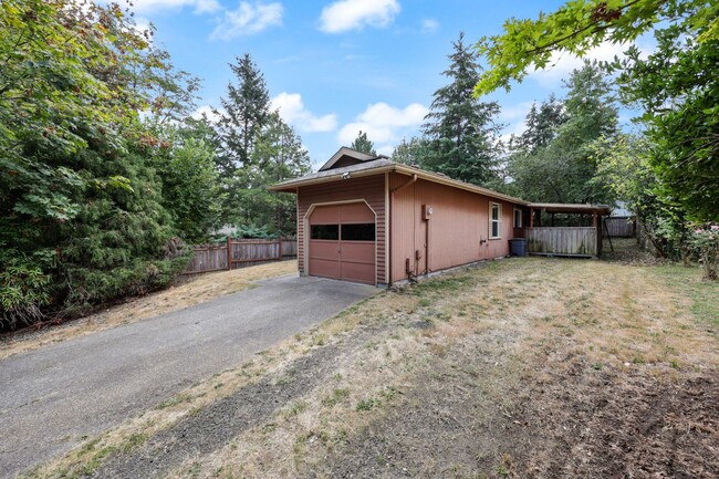 Building Photo - MOVE IN READY! Tumwater rambler 2 beds plus den 1.5 baths. No Pets.