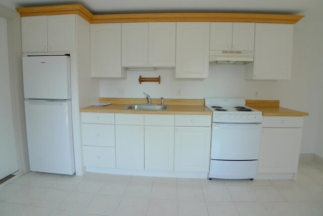 Building Photo - 83 Main St