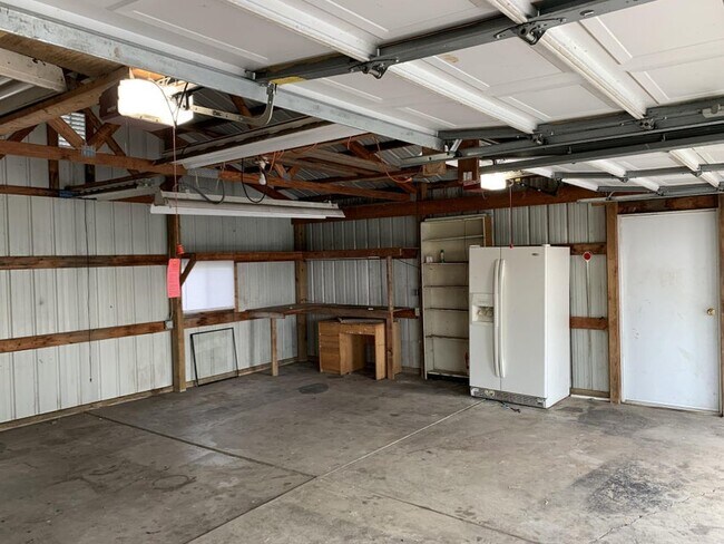 Building Photo - 4790 Lancaster Thornville Rd NE