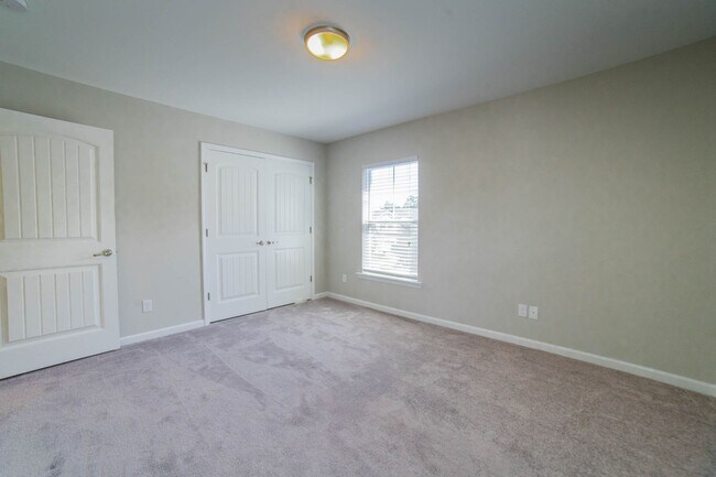 Building Photo - Available Now! ?? ?? ??!