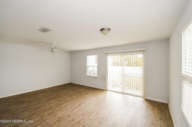 Building Photo - 570 Eiseman Wy