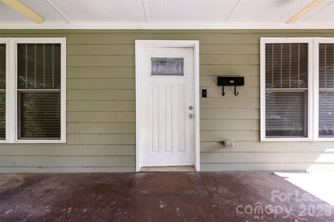 Building Photo - 1225 Kennon St