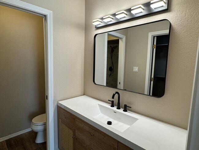 Building Photo - 2 Bedroom, 2 Bathroom Home near Tramway and Indian School