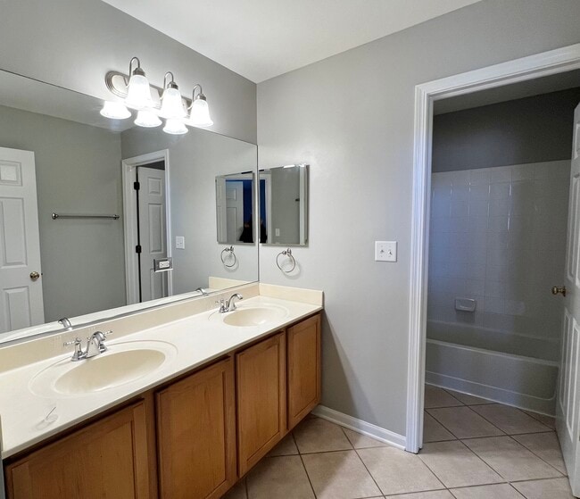 Building Photo - 2936 Kentshire Cir