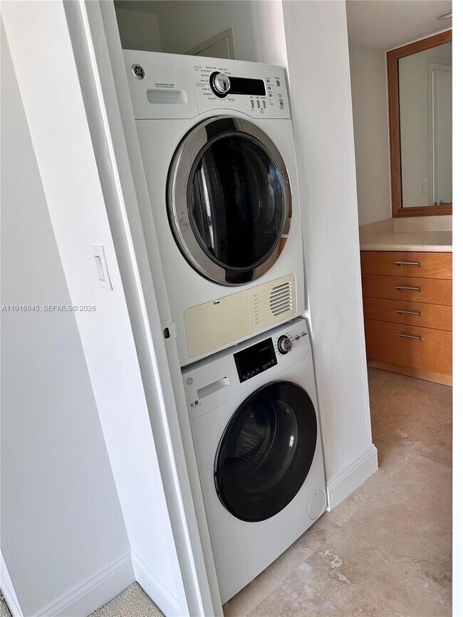 Building Photo - 2333 Brickell Ave