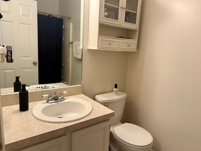 Building Photo - 11 D Riverview Dr